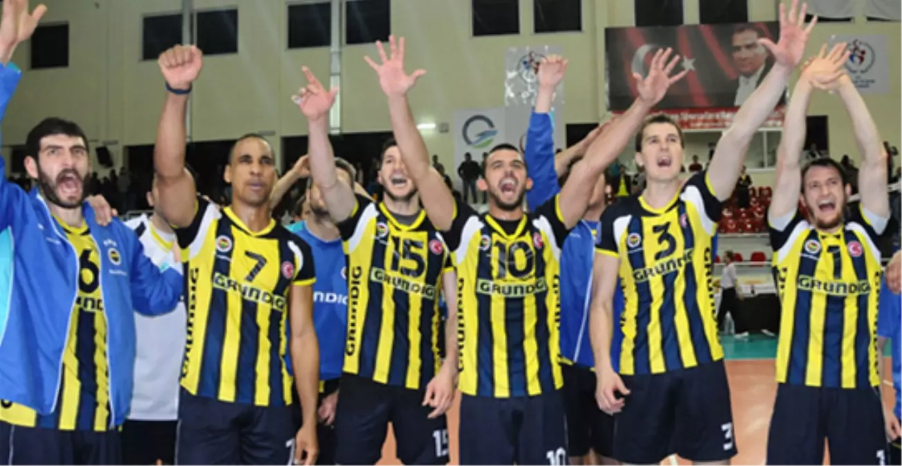 Fenerbahçe, Politechnika\'yı 3-1 Yendi