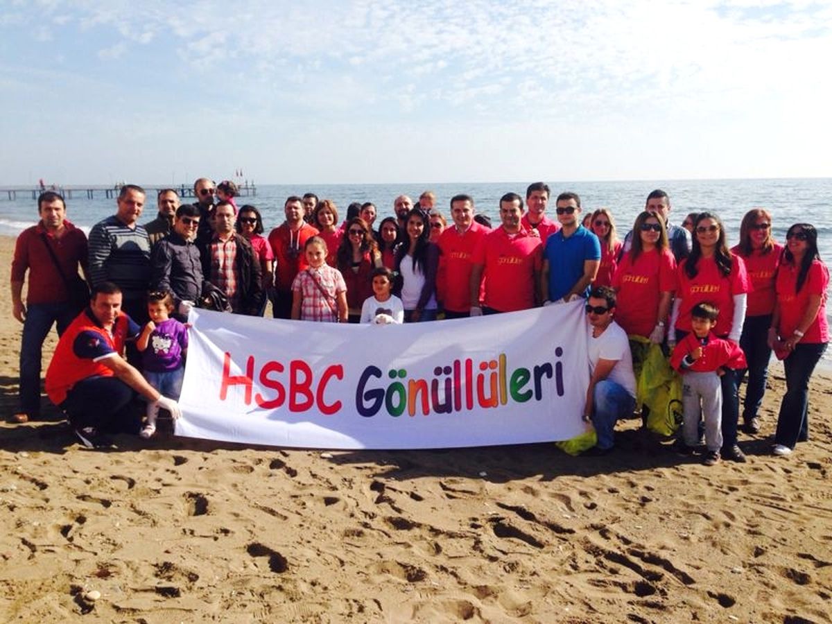 HSBC Gönüllüleri Kıyı Temizliği Yaptı