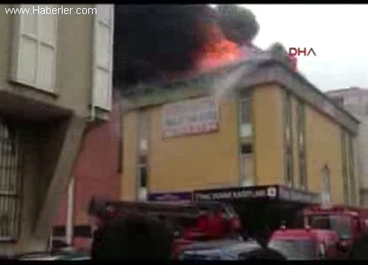 İtfaiye Erinin Alev Kapanındaki Mücadelesi
