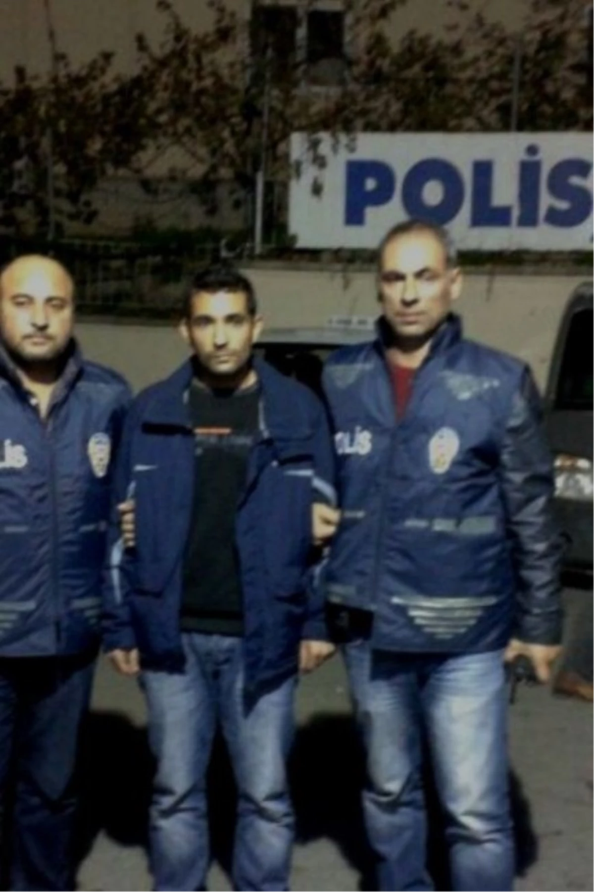 İzmir\'de Cinayet Zanlısı Film Gibi Bir Operasyonla Yakalandı