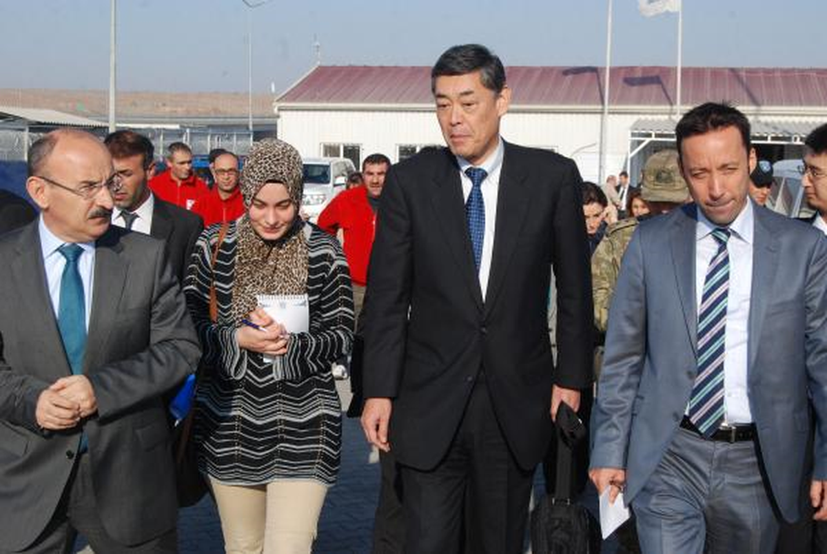Japonya Büyükelçisi Yokoi, Nizip\'te Suriyelileri Ziyaret Etti