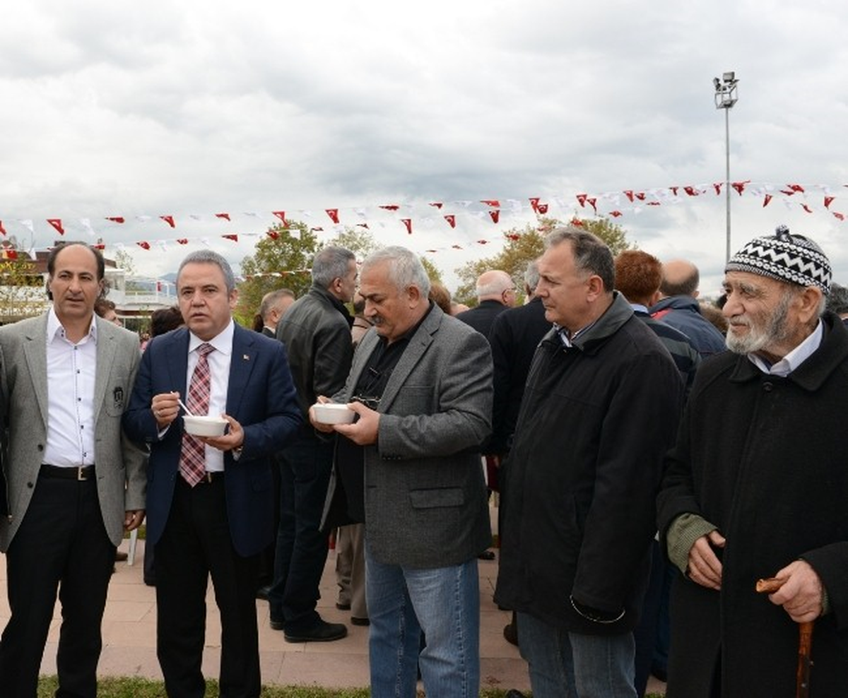 Konyaaltı Belediyesi\'nden 20 Kazan Aşure