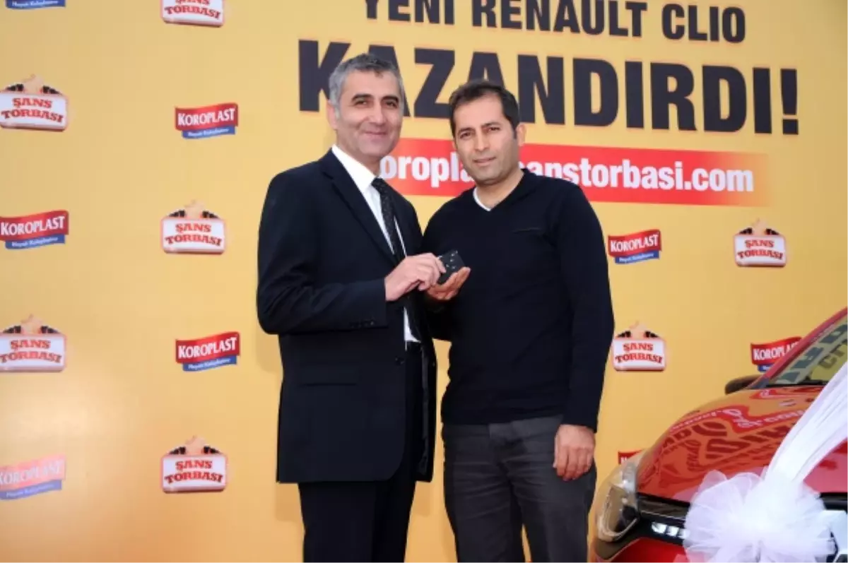 Koroplast Şans Torbası\'nın İlk Renault Clıo Talihlisi Anahtarını Aldı