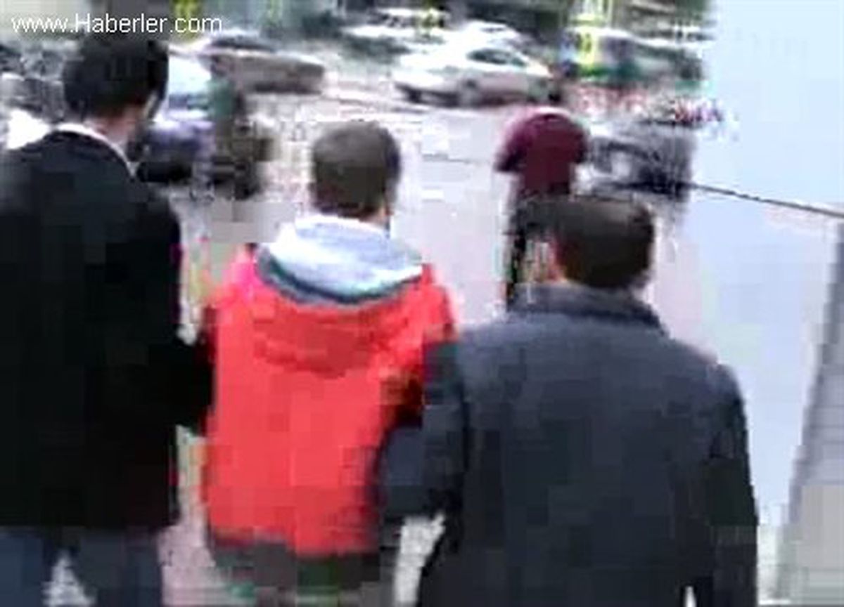 Kuryeyi Dolandırıp Arka Kapıdan Kaçıyordu