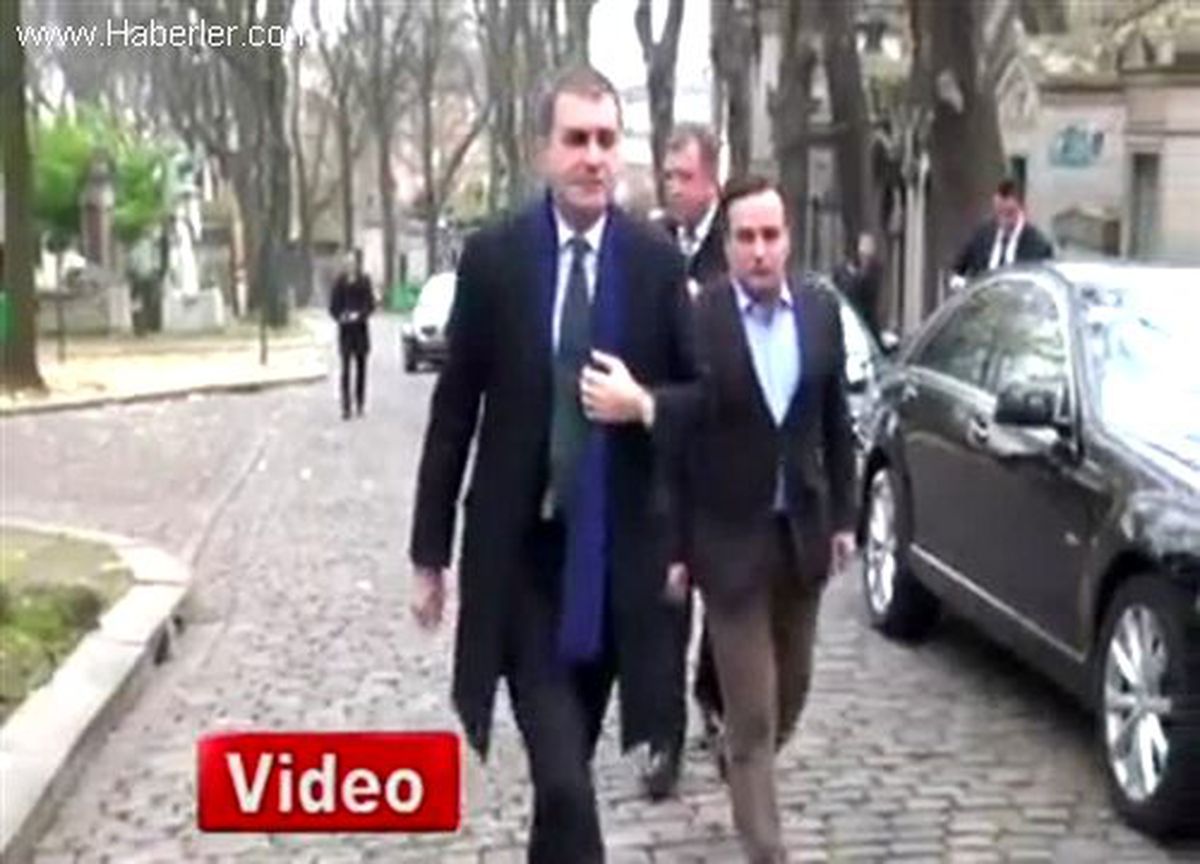 Ömer Çelik\'ten Ahmet Kaya ve Yılmaz Güney\'e Sürpriz Ziyaret