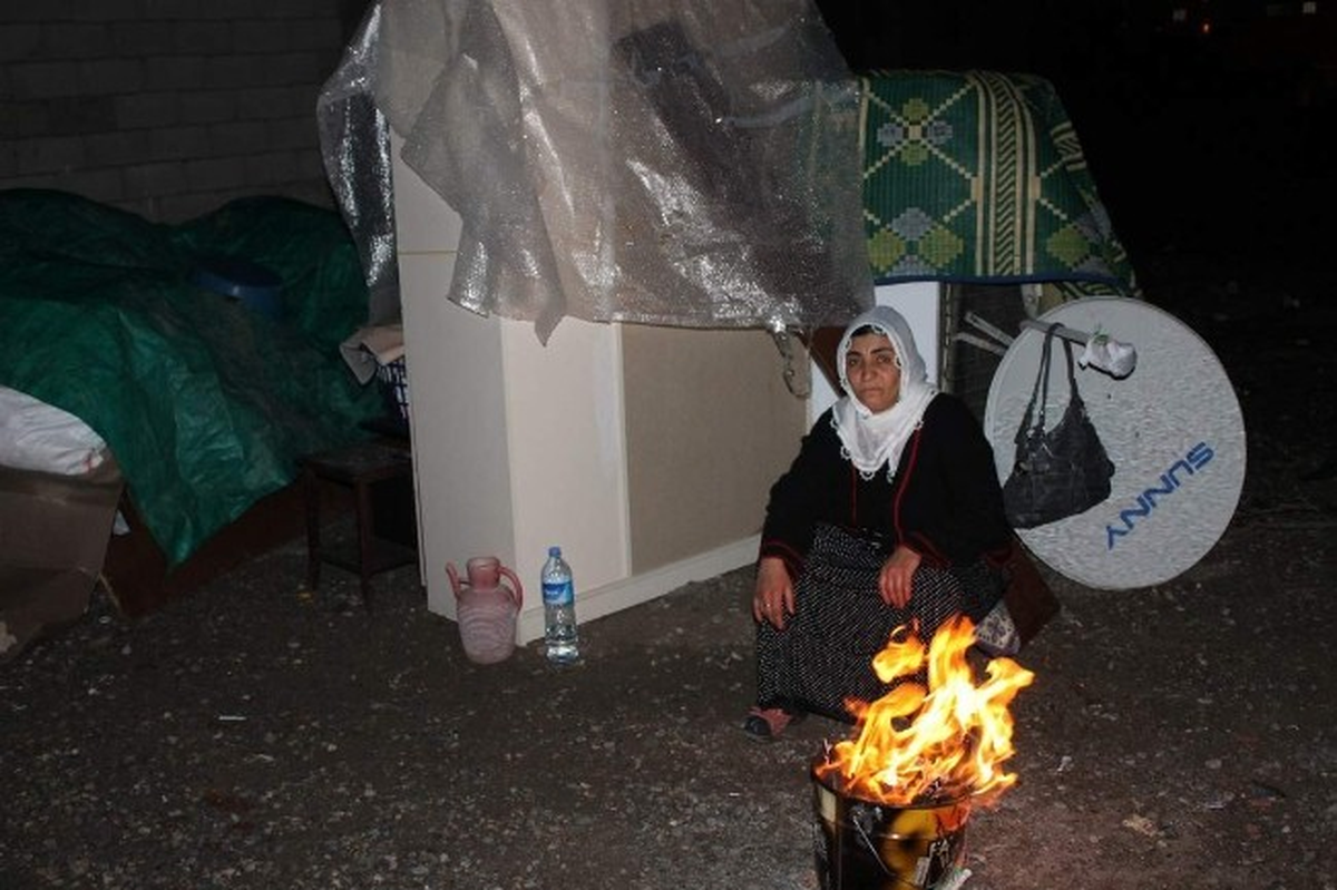 (Özel) 3 Çocuk Annesi Dul Kadın Kış Ortasında Sokakta Kaldı