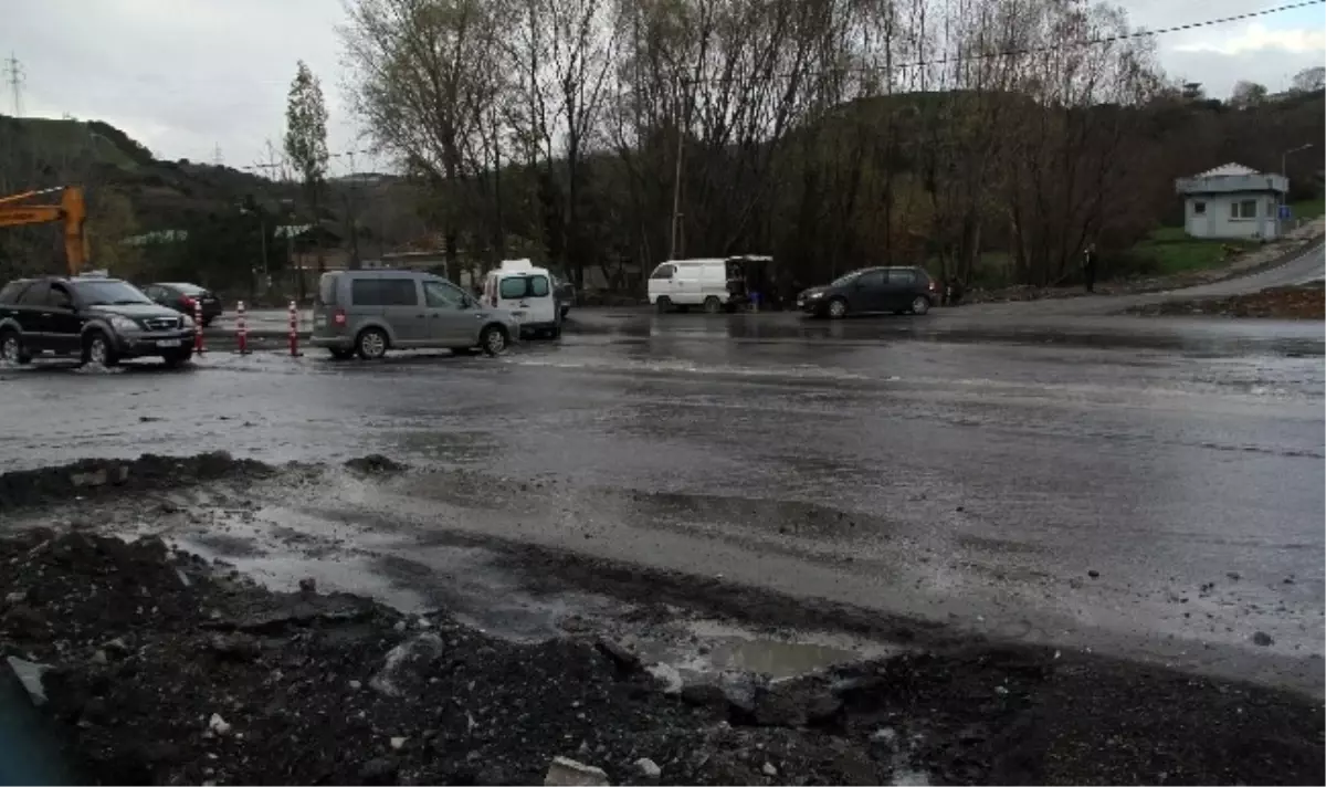 (Özel Haber) Yağmur ve İnşaat Çalışması Trafiği Felç Etti