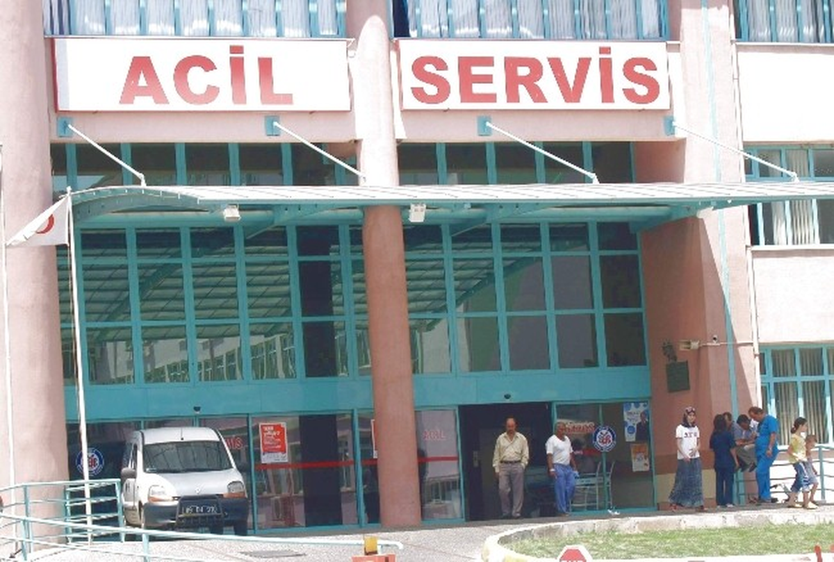 Polis Okulu Öğrencileri Zehirlenme Şüphesiyle Hastaneye Müracaat Etti