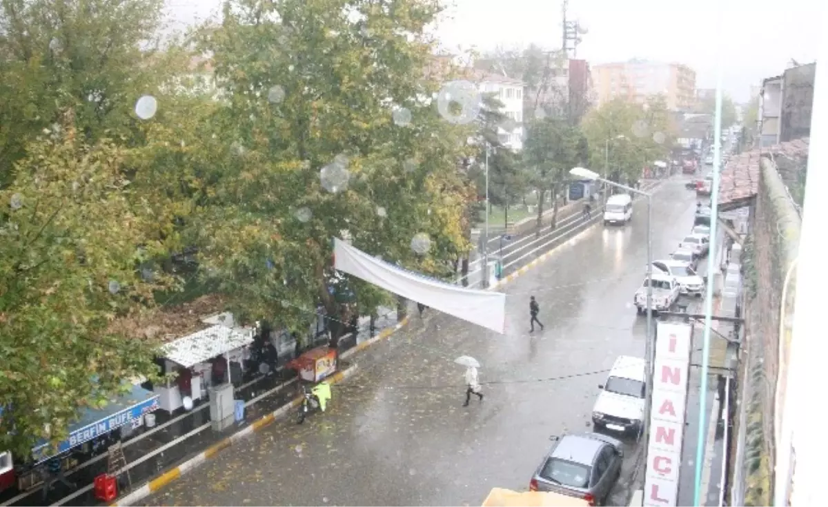 Şiddetli Yağış Hayatı Olumsuz Yönde Etkiledi