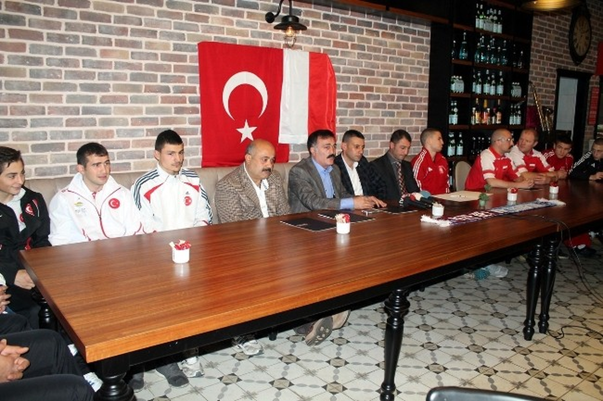 Türk ve Polonyalı Boksörler Trabzon\'da Ringe Çıkacak