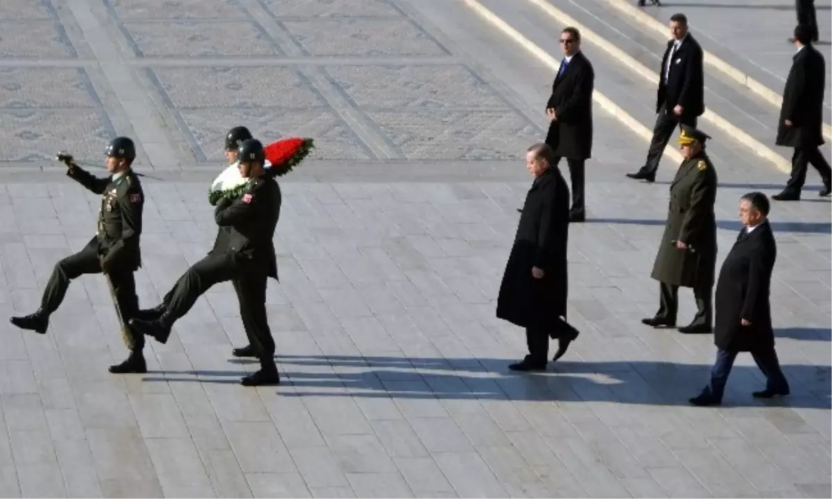 Yaş Üyeleri Başbakan Erdoğan Başkanlığında Anıtkabir\'i Ziyaret Etti