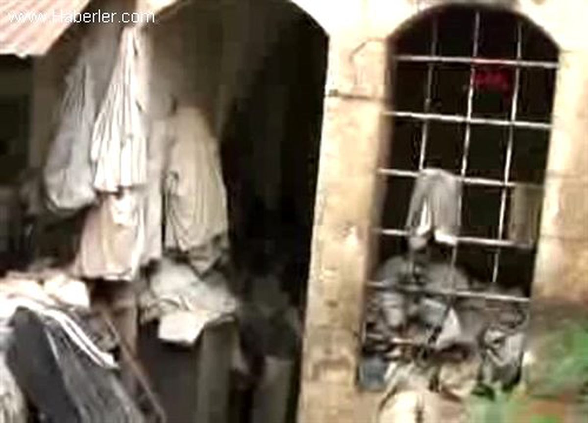 Şanlıurfa\'da Yaşlı Adamın Evinden 3 Kamyon Çöp Çıktı