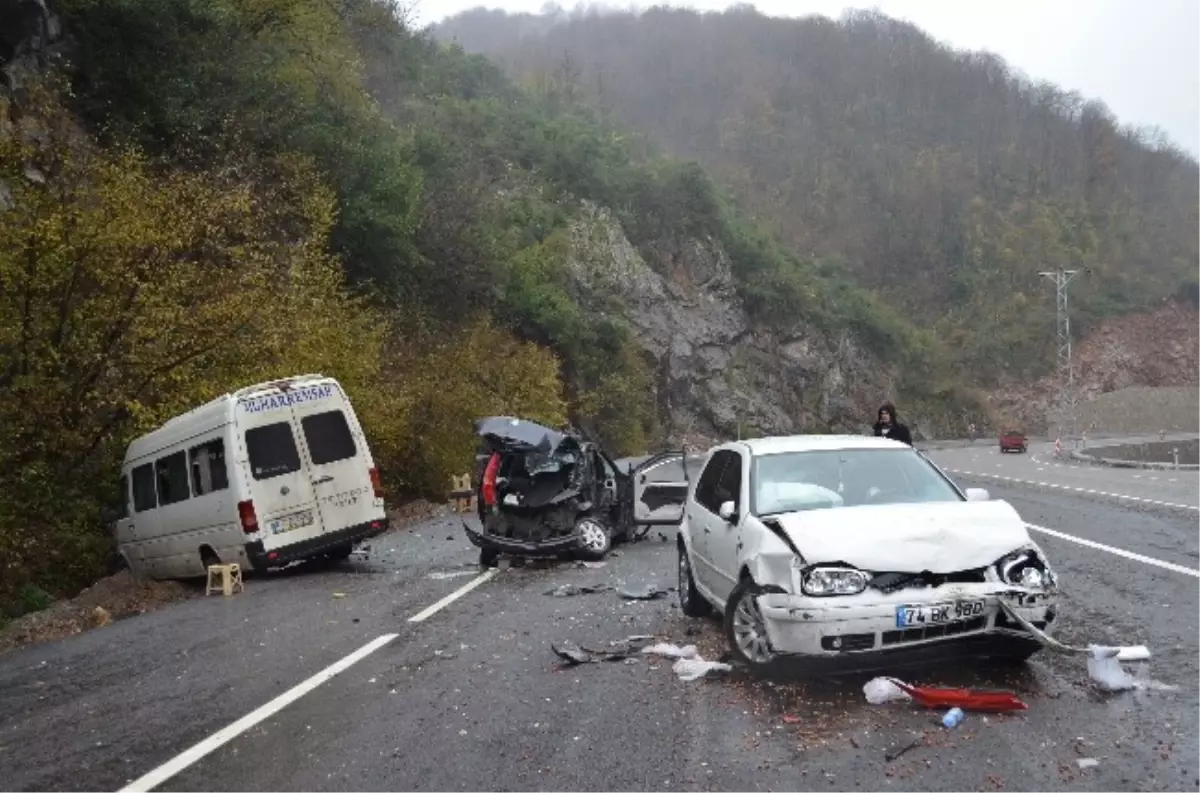 Zonguldak\'ta Trafik Kazası: 11 Yaralı