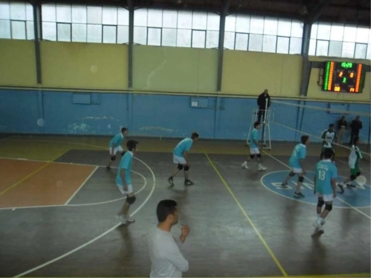 Pazarlar Anadolu Öğretmen Lisesi Voleybolda Şampiyon Oldu