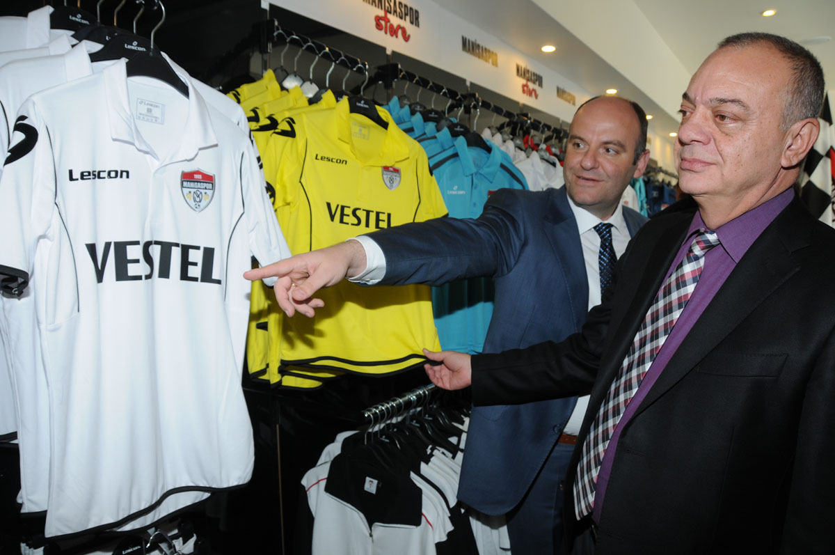 Başkan Ergün Manisaspor Store\'u Ziyaret Etti