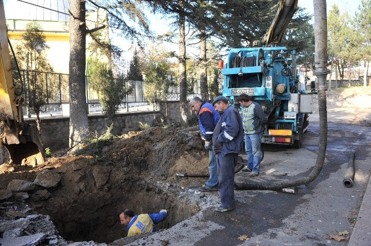 Belediyeden 4 Eylül İlköğretim Okulu\'na Bakım