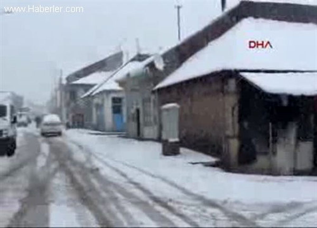 Karlıova\'da Yılın İlk Karı Etkili Oldu