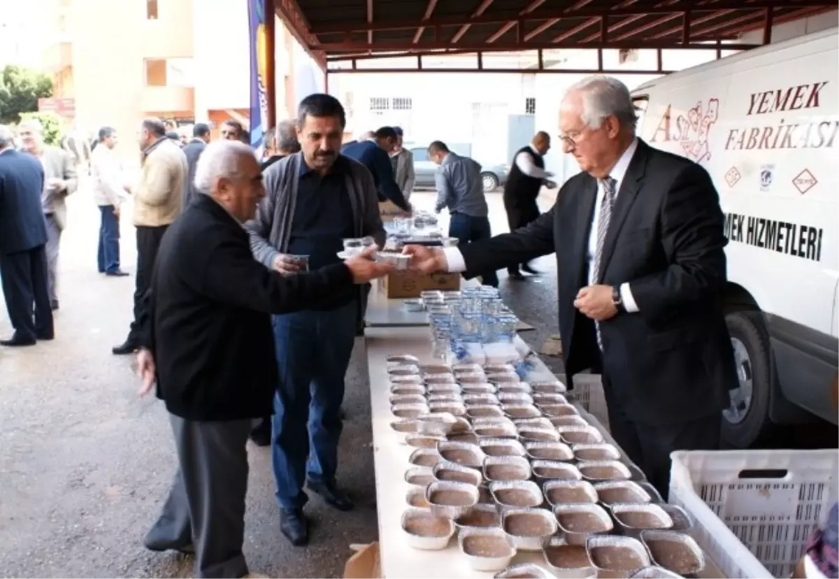 Mezitli Belediyesi 3 Bin 500 Kişiye Aşure Dağıttı