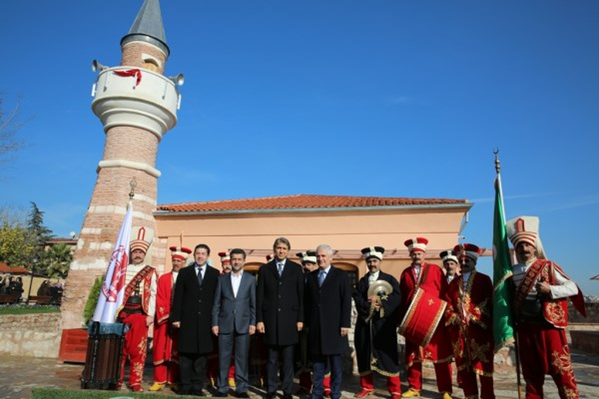 Fatih\'te 100 Yıldır Kayıp Olan Camii İbadete Açıldı