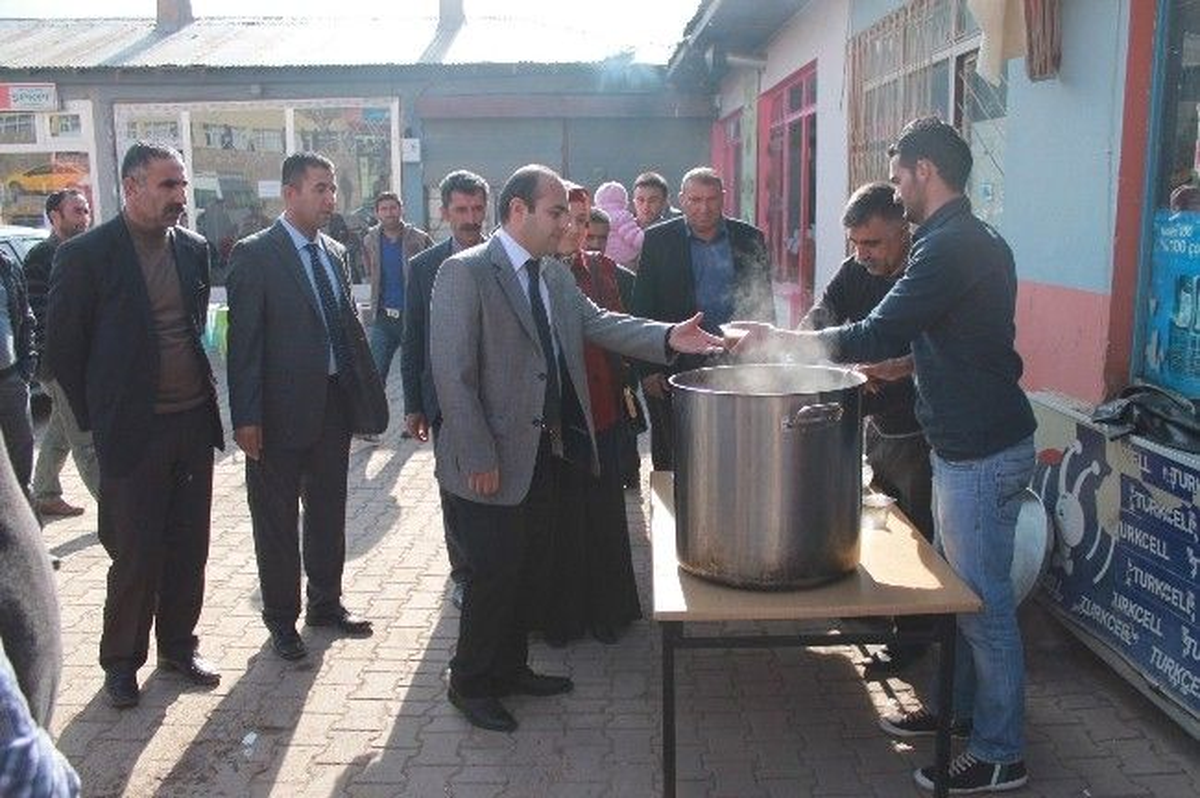 57 Kişi Aynı Dürümcüde Zehirlendi