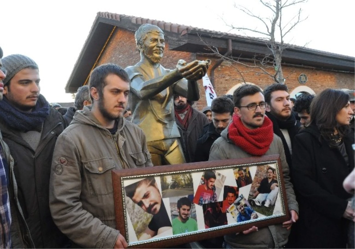 Ali İsmail\'in Heykeli Yoğun Katılımla Açıldı