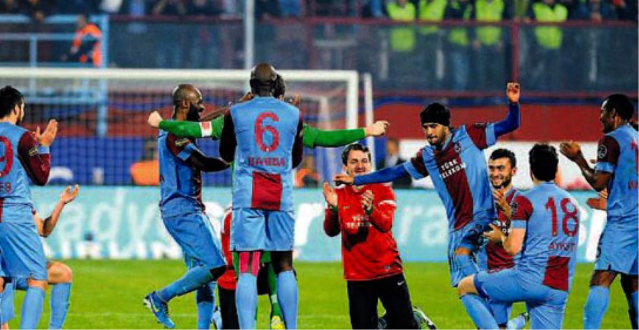 Avrupa\'da Hedefine Ulaşan Trabzonspor Lige Döndü