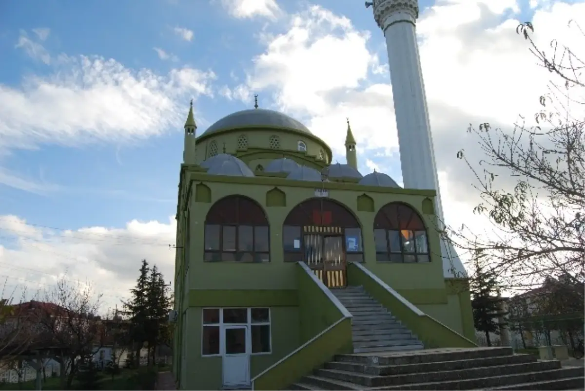 Caminin Bakır Alemlerini Çaldılar