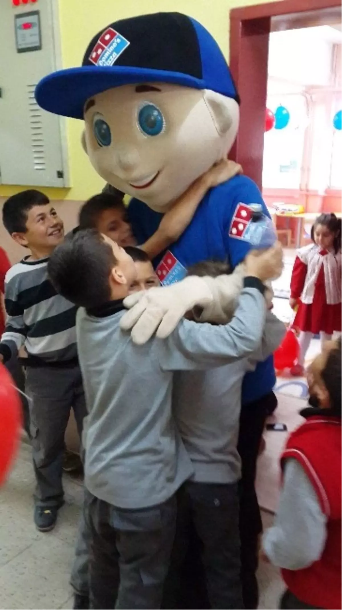 Dominos\'tan Nasırlı İlkokulu\'na Yardım Eli