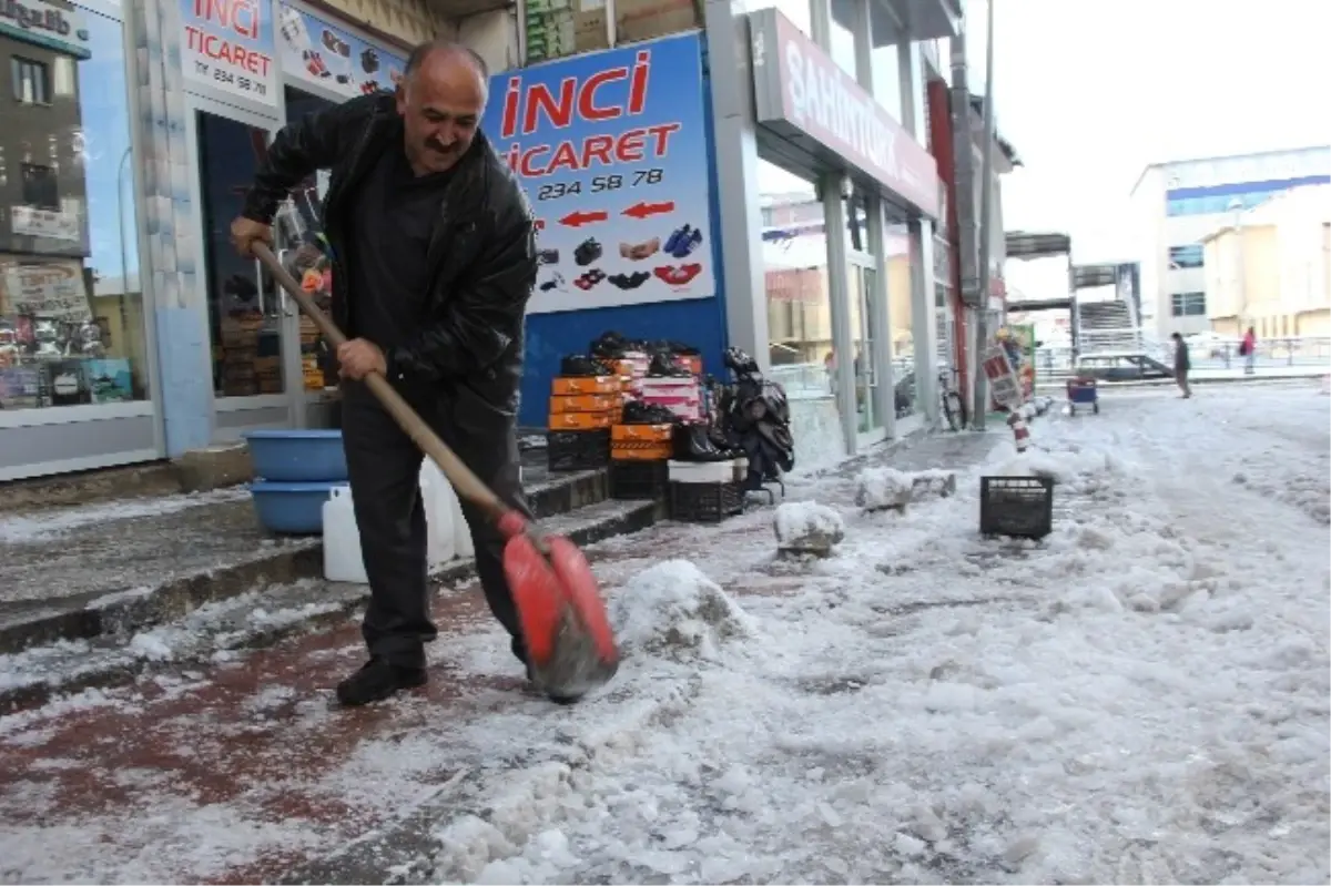 Erzurum\'da Kar Yağışı ve Soğuk Hava