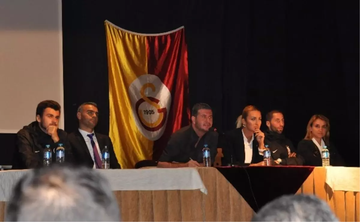 Galatasaray Futbol Okulu\'na Önemli Ziyaret