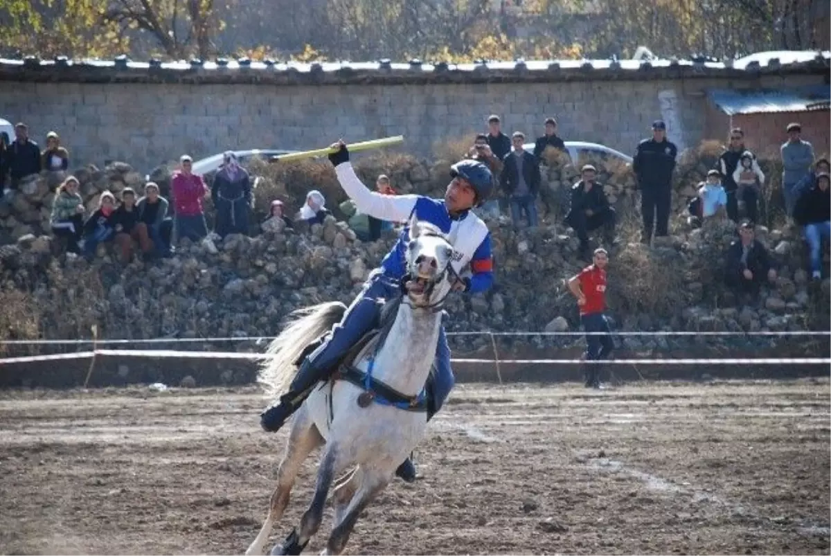 Atlı Cirit Oyunları Final Müsabakası Hasankeyf\'te Başladı