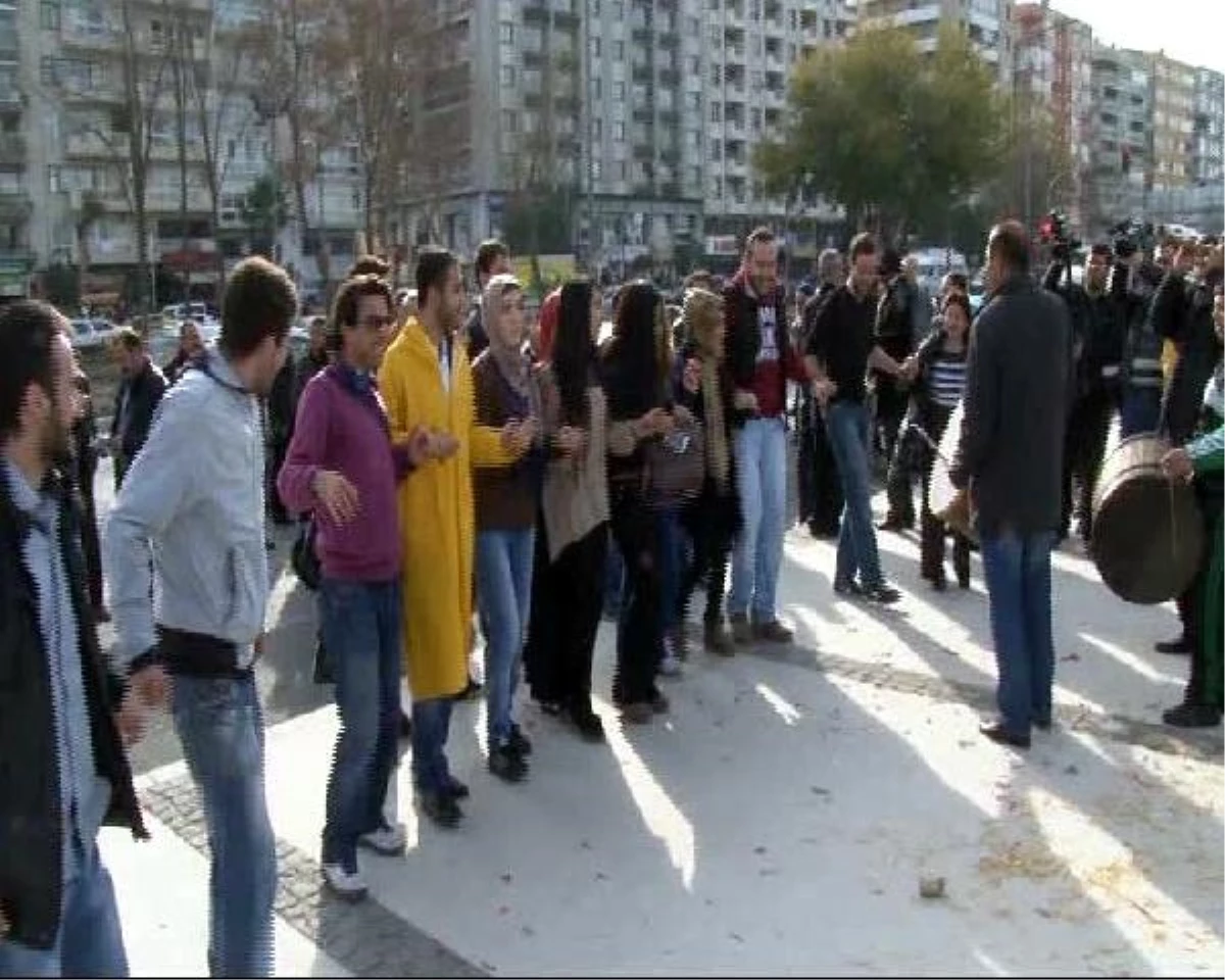 İzmir\'de At Arabalı ve Faytonlu Metro Protestosu