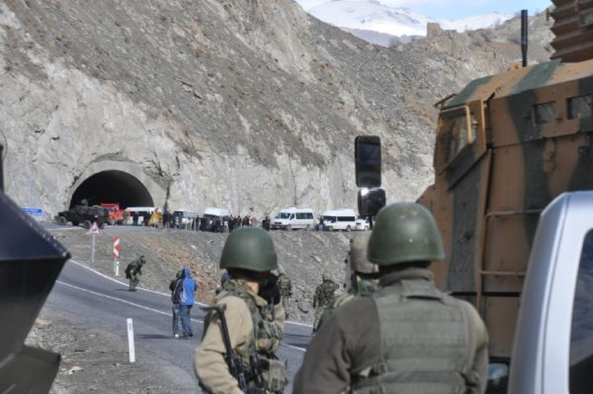 Jandarma Hakkari-Van Karayolunda Bomba Aradı