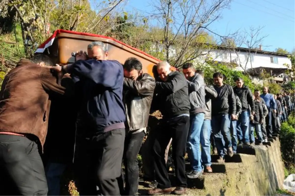 Kaçak Ocaktaki Göçükte Ölen Madencinin Cenazesi Memleketine Gönderildi