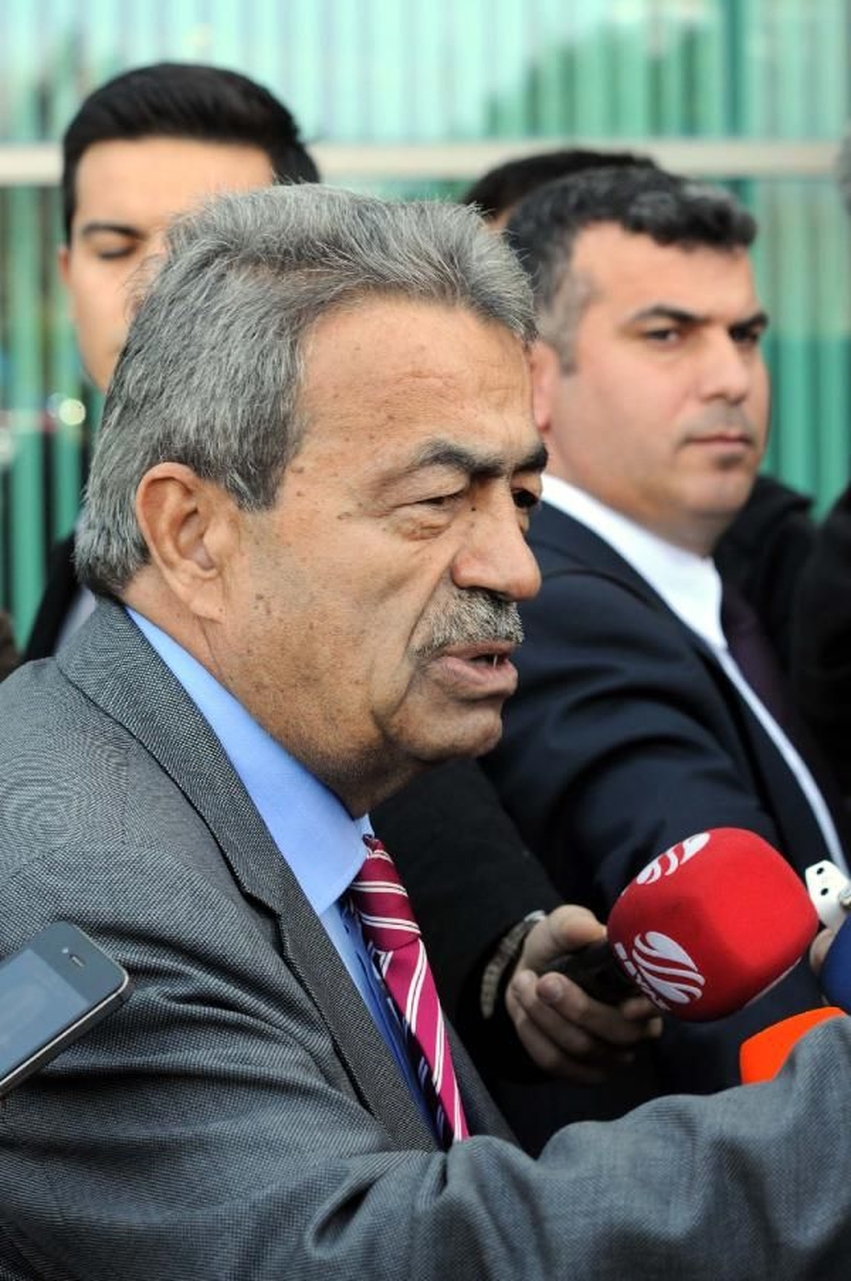 Kamer Genç: Kardeşim Mikrofonu Niye Ağzıma Sokuyorsunuz?