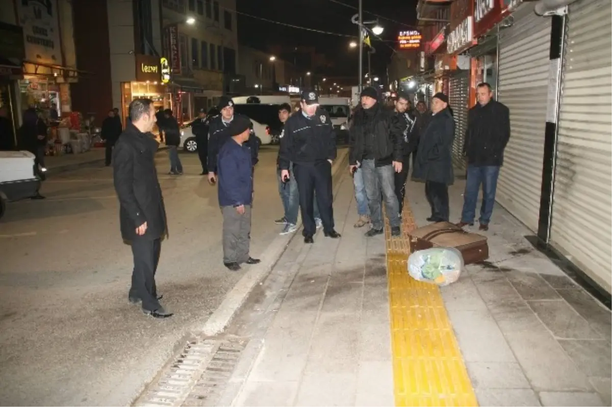 Kuyumcu Önündeki Şüpheli Bavul Fünyeyle Patlatıldı