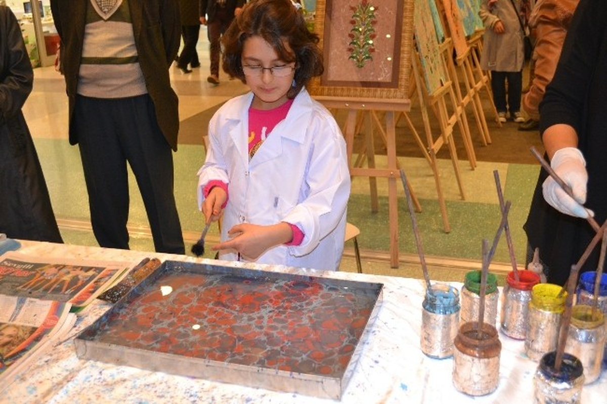Minik Ziyaretçilerden Ebru Sanatı