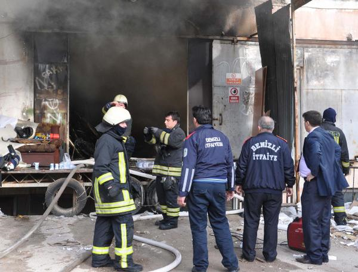 Mobilya Deposunda Korkutan Yangın