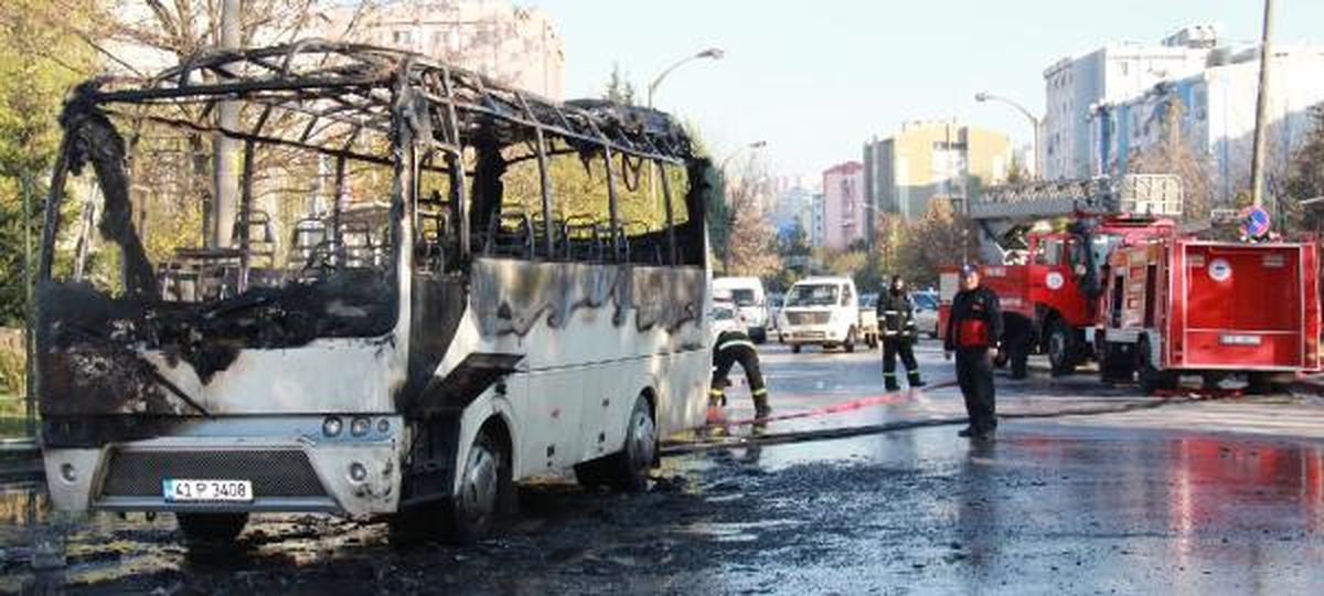 Öğrencileri Taşıyan Midibüs Yandı