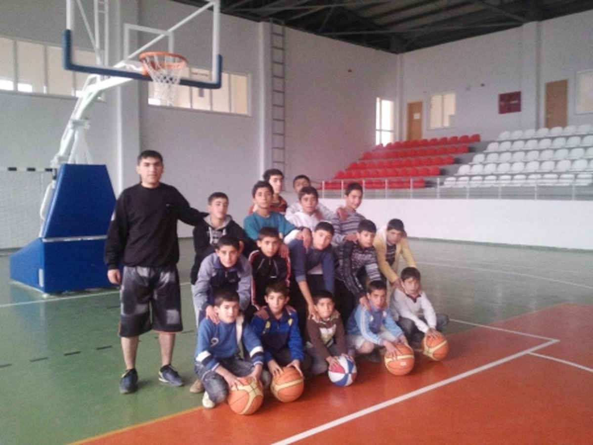 Sason\'da Spor Malzemesi Yardım