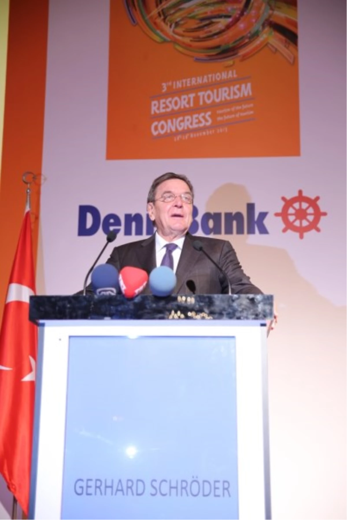 Schröder 3. Uluslararası Resort Turizm Kongresi\'ne Katıldı