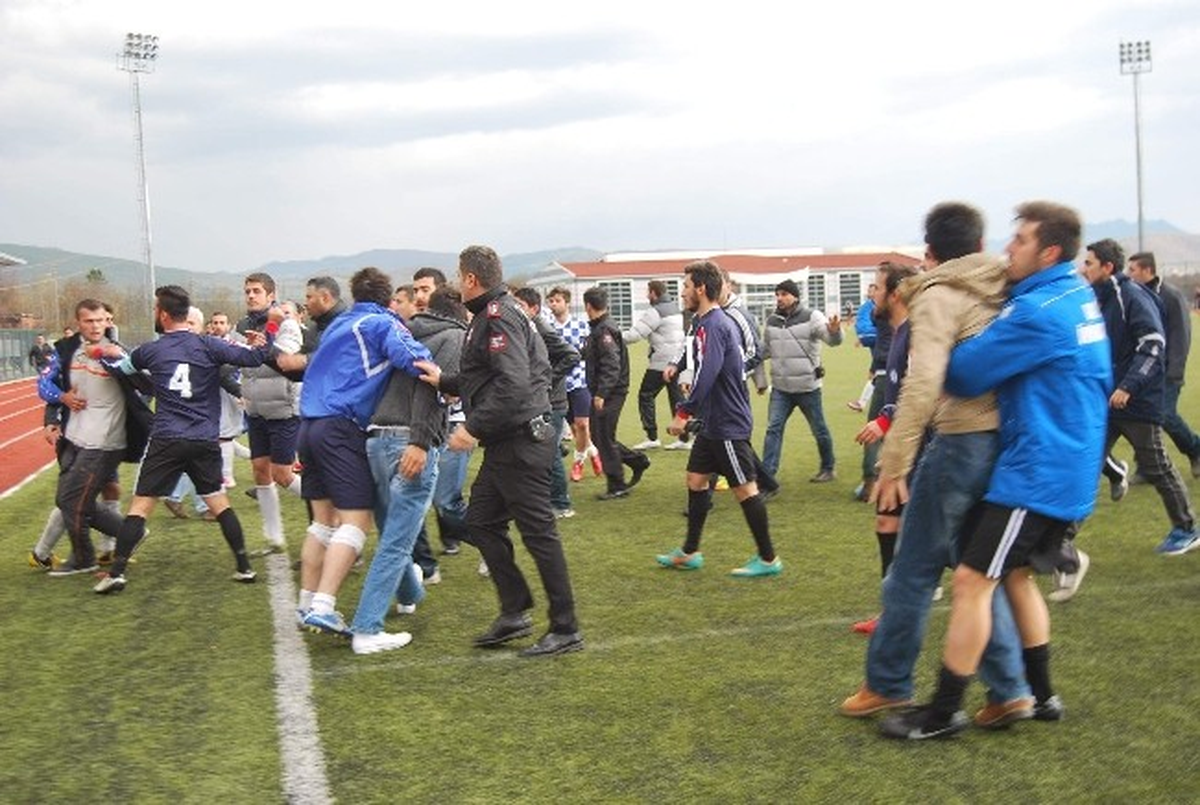 Üniversiteler Arası Maçta Kavga Çıktı