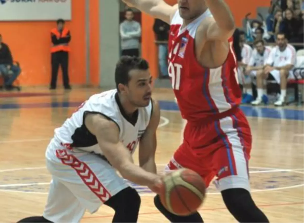 Uşak Sportif - Tofaş: 75-71