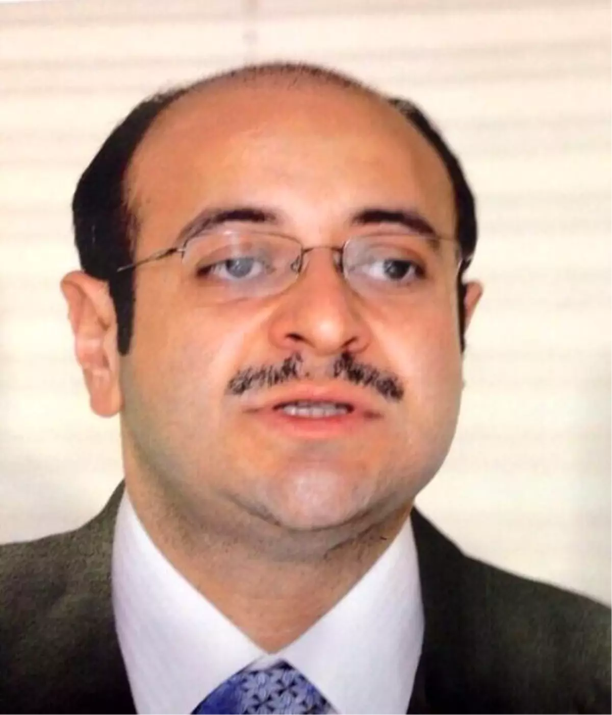 Egemen Bağış\'ın Bıyıklı ve Saçsız Fotosu Olay Oldu