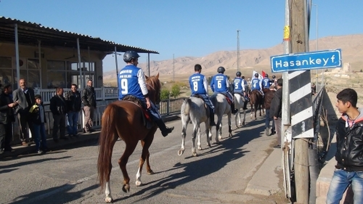 Hasankeyf\'te Atlı Cirit Müsabakaları