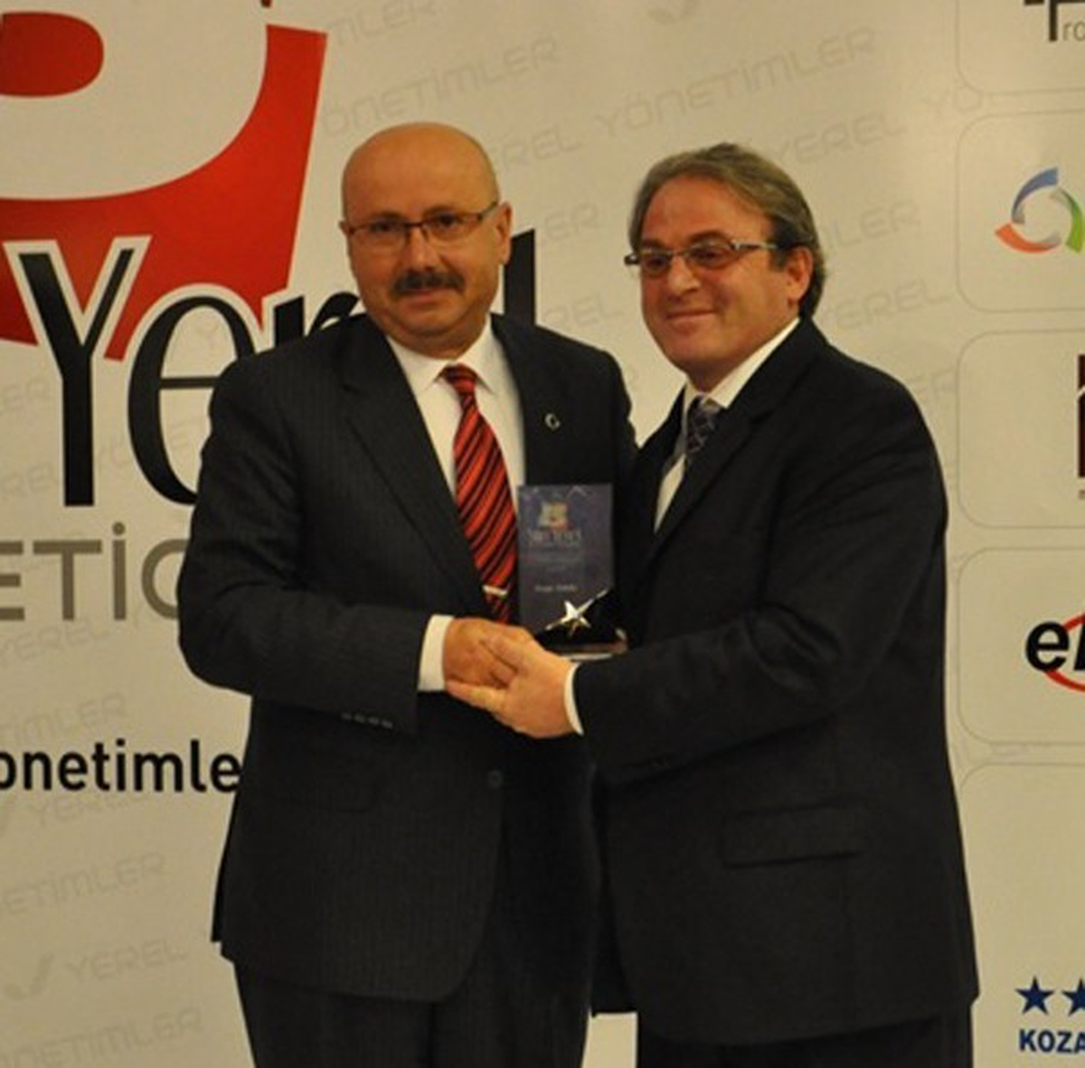 Samur, İkinci Kez Yılın İlçe Belediye Başkanı Seçildi