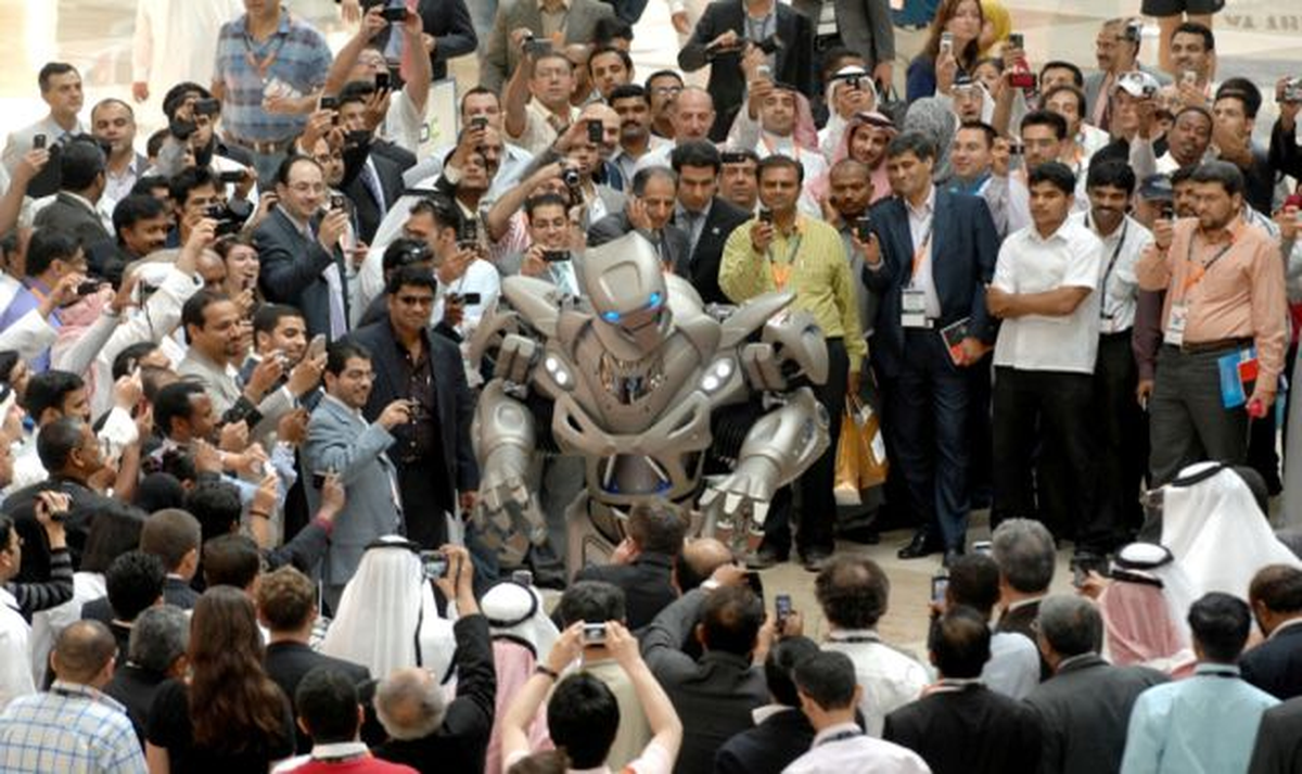 Azerbaycan\'da Titan Robotu Tanıtıldı