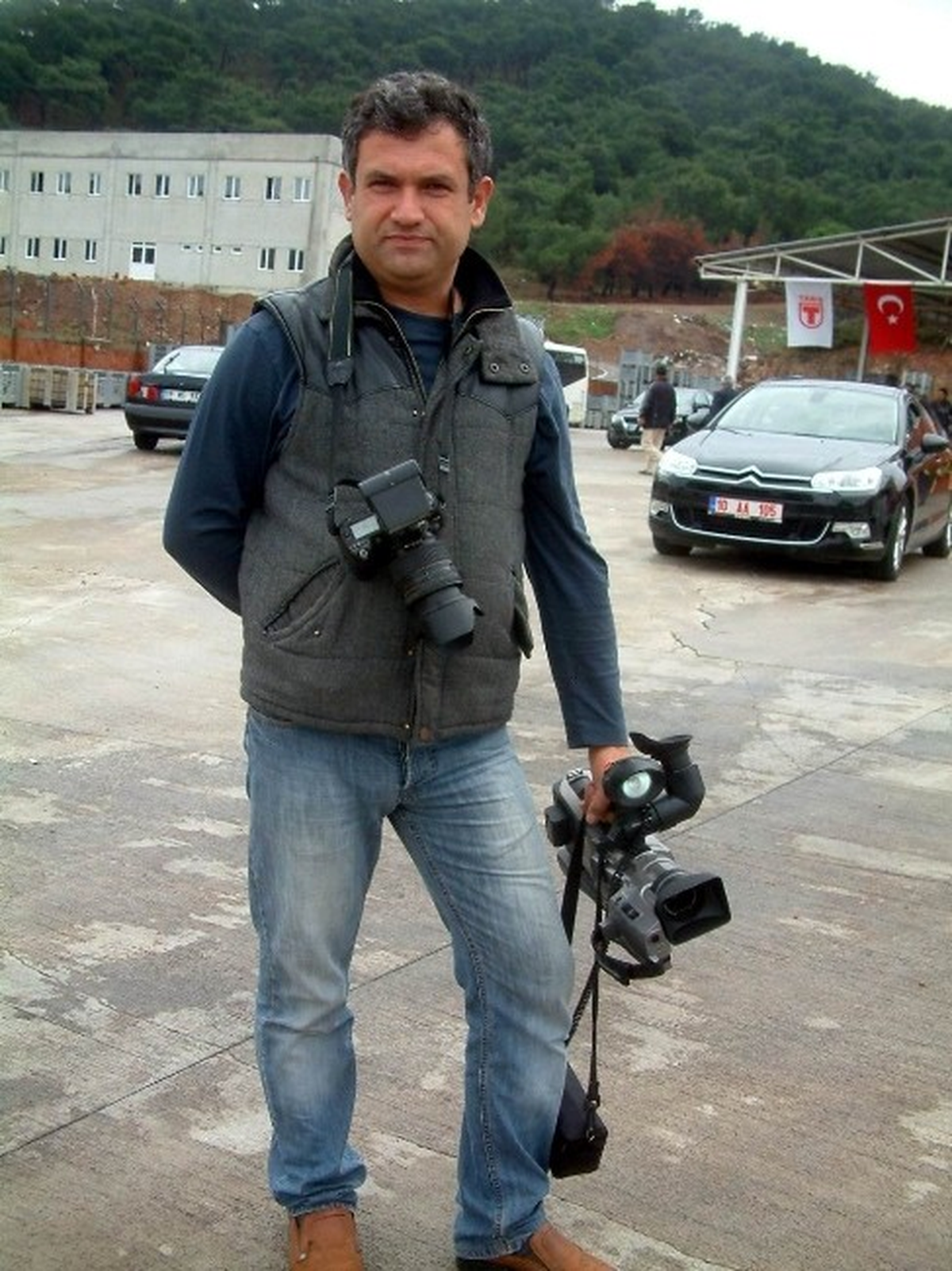 Burhaniye\'deki Fotoğrafçı Muhtar İlgi Çekiyor
