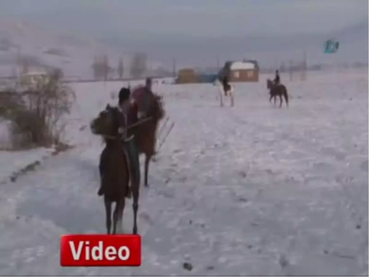 Erzurum\'da Kar Üstünde Oynanan Cirit Nefes Kesti