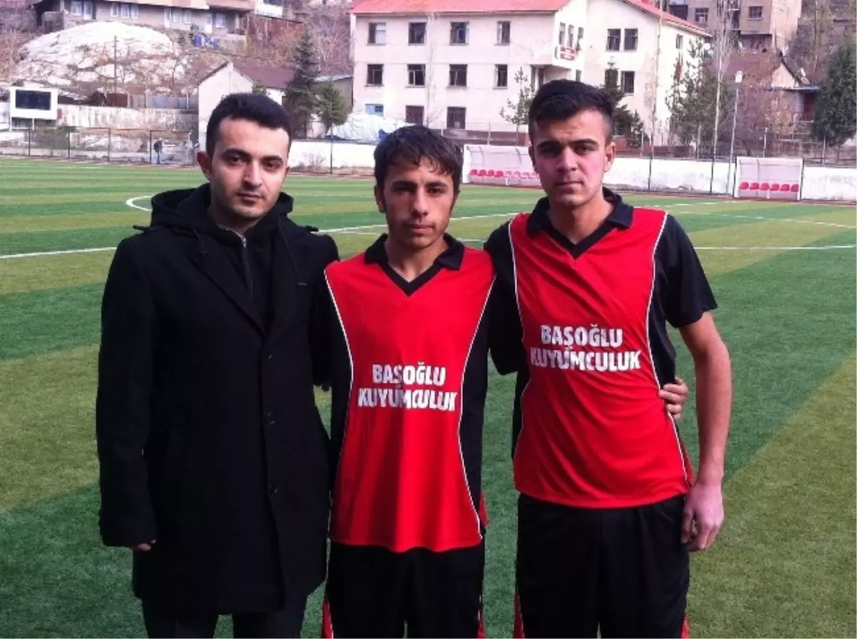 Kuyumcu Esnafından Hakkari'ye Spor Malzemesi Jesti